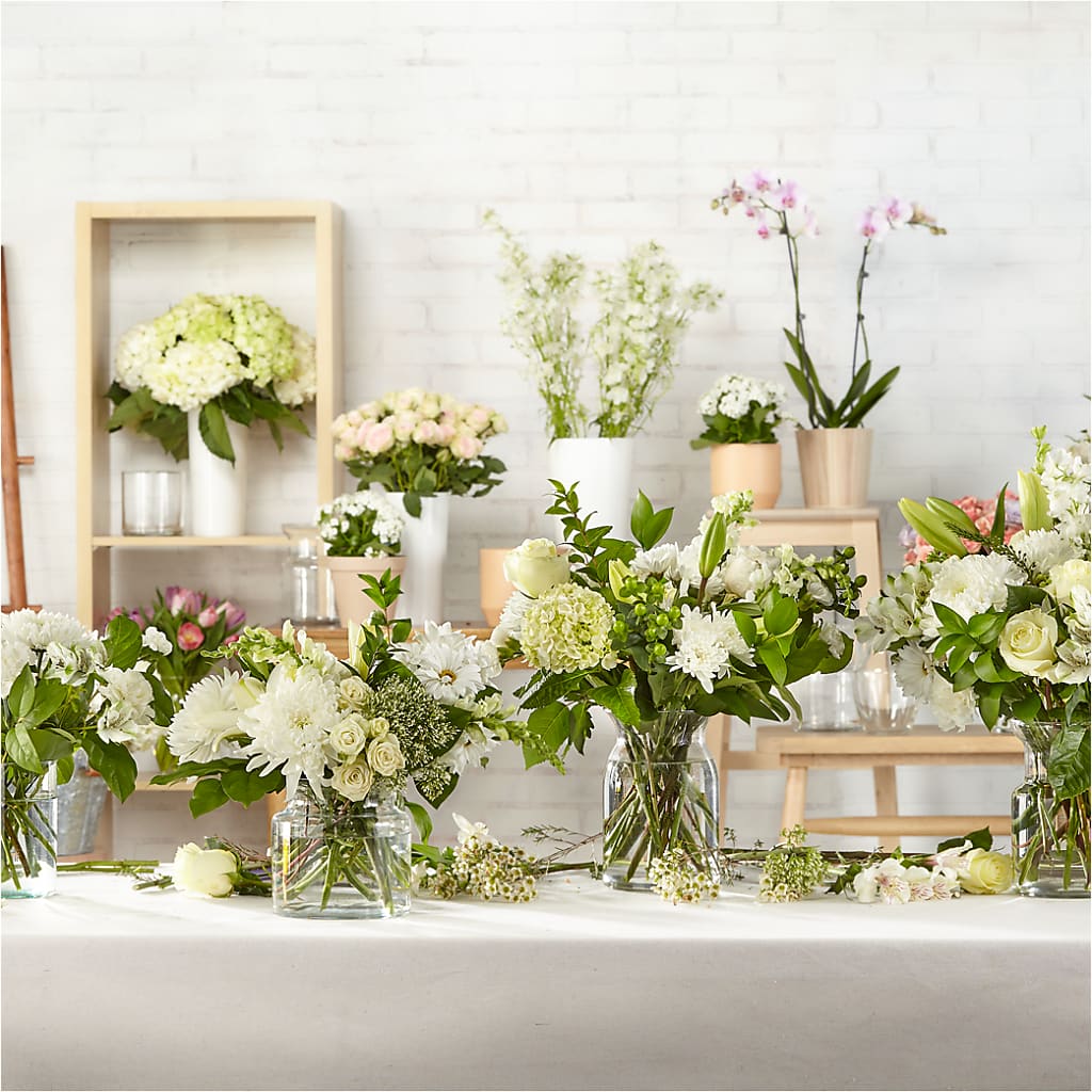 Classic Ivory – A Florist Original – FLOWERS D & Y, Hendersonville TN