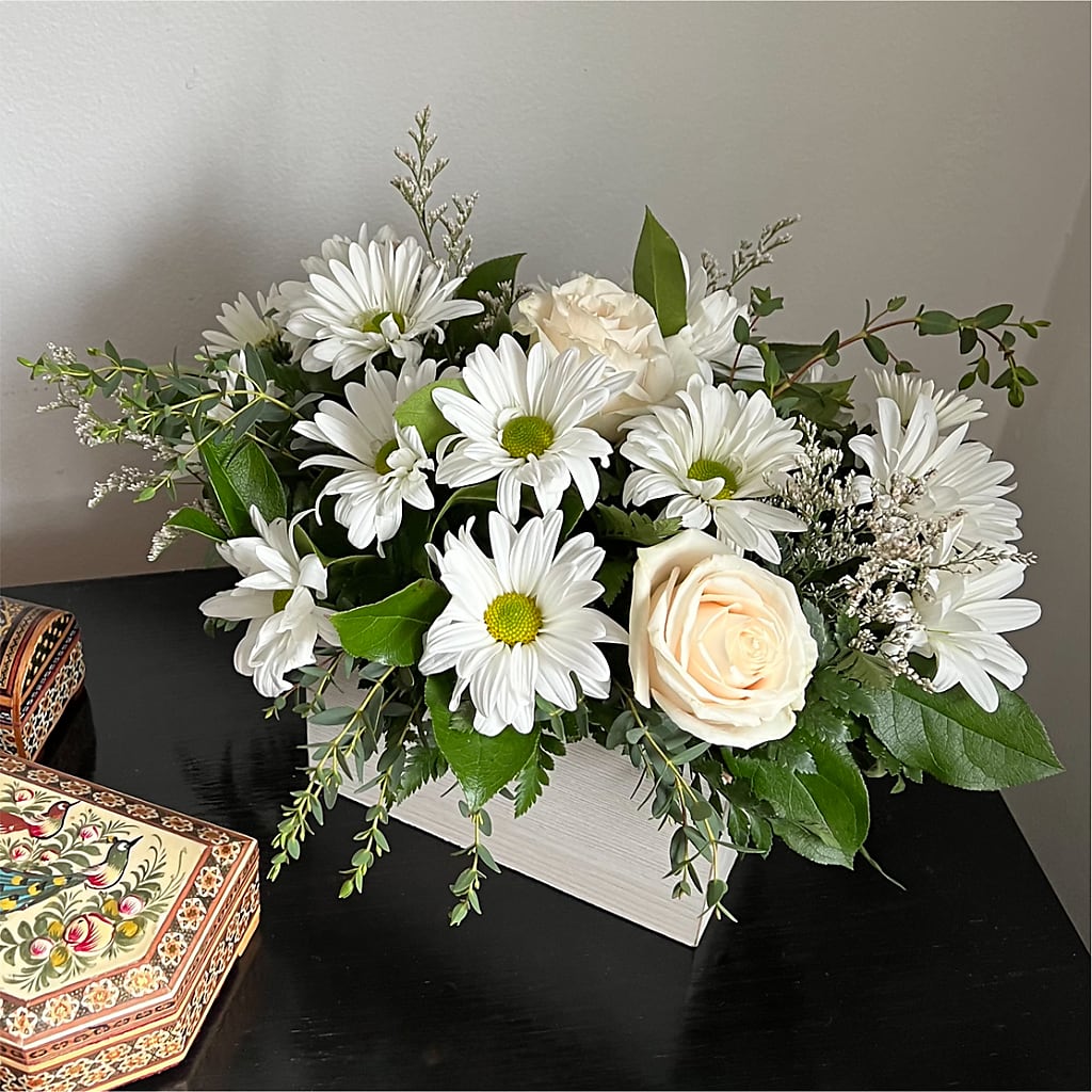 Fresh Linen Box Bouquet – FLOWERS D & Y, Hendersonville TN