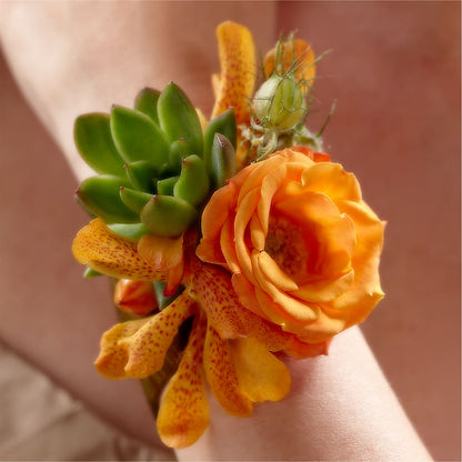 Irresistible Love Wrist Corsage – FLOWERSDYY, Hendersonville TN